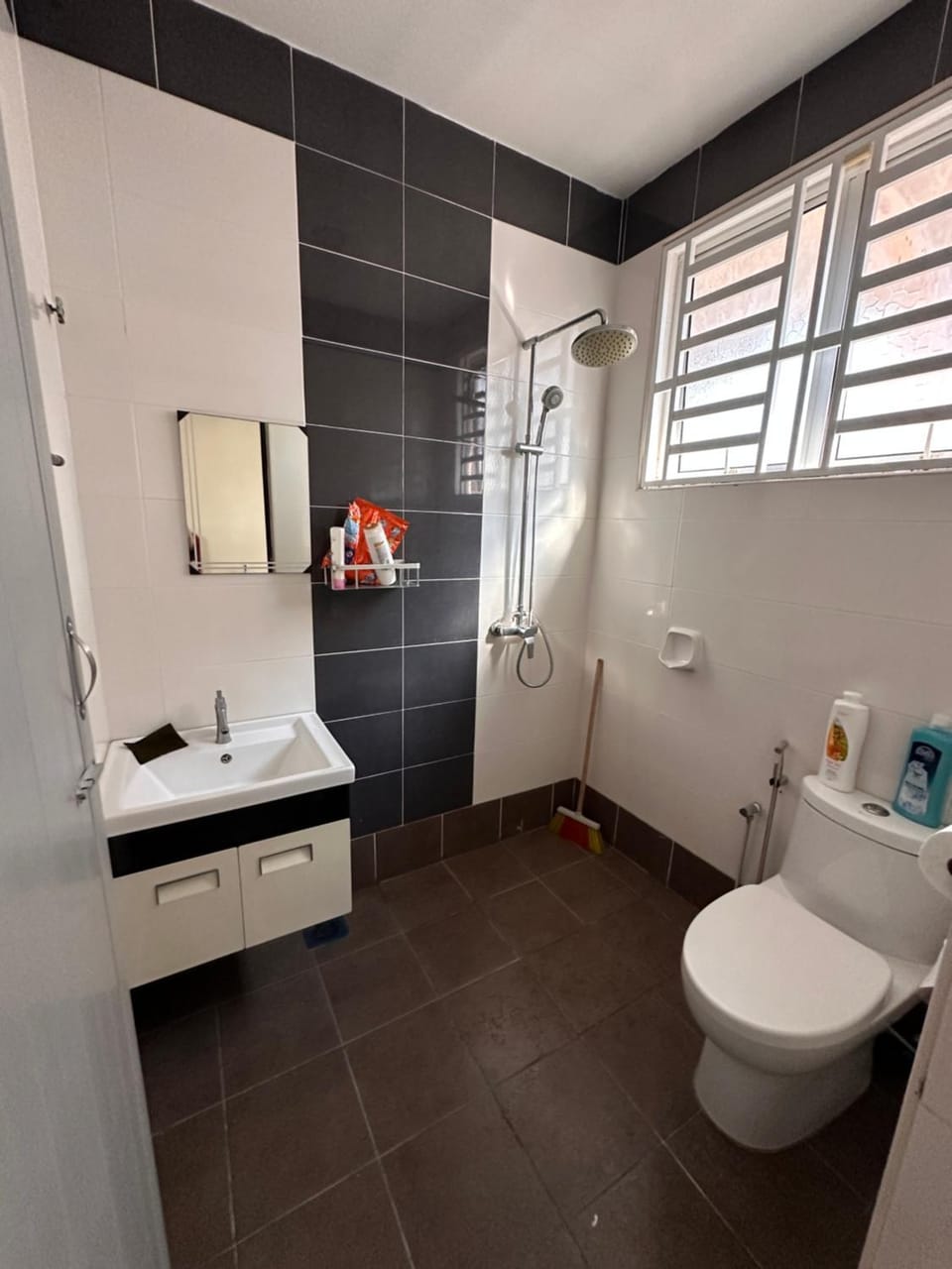 DOUBLE EE HOMESTAY 6 cars parking place 12pax House in Perak