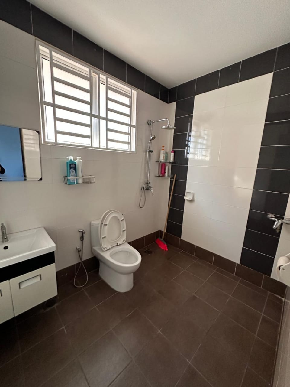 DOUBLE EE HOMESTAY 6 cars parking place 12pax House in Perak