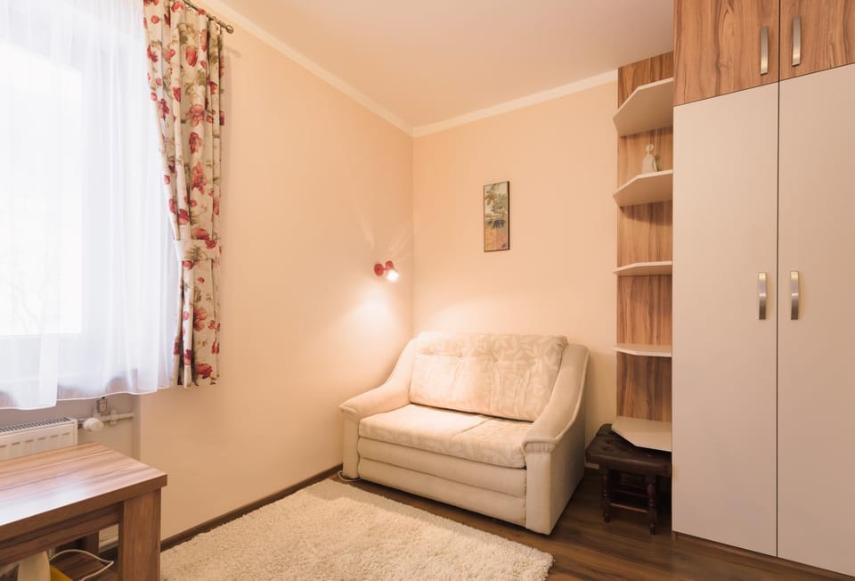 Seating area, wardrobe