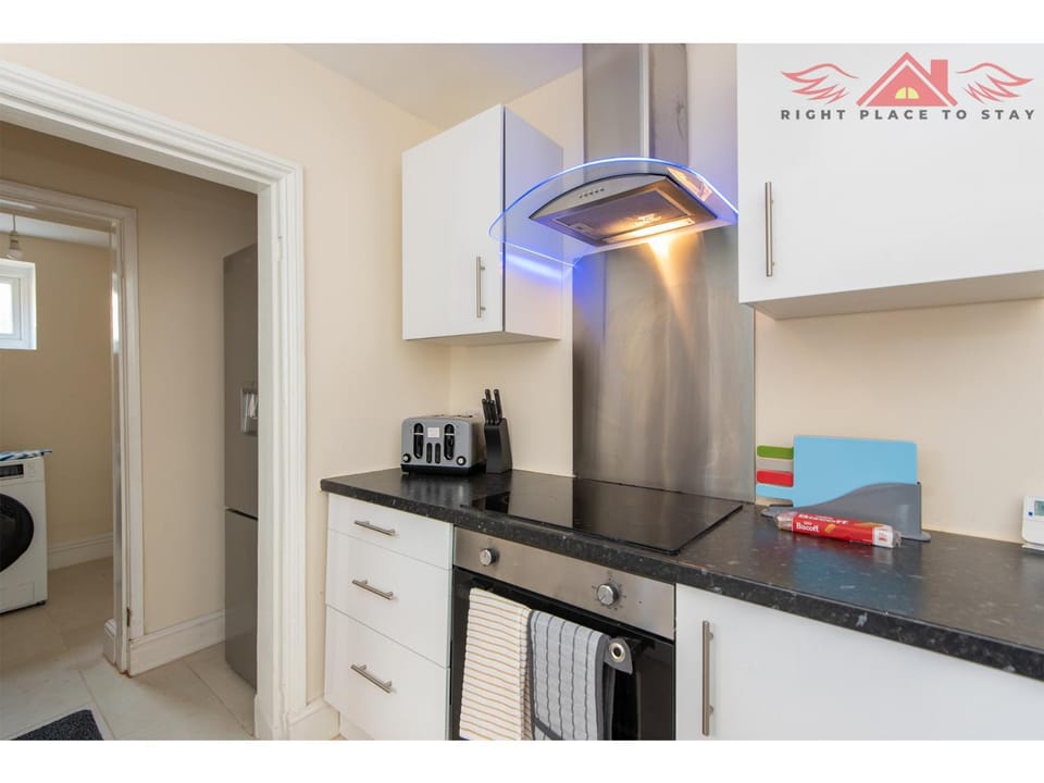 Kitchen or kitchenette, dishwasher, minibar, oven, pet friendly, stove, toaster, washing machine, dryer