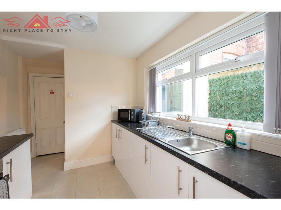Kitchen or kitchenette, oven