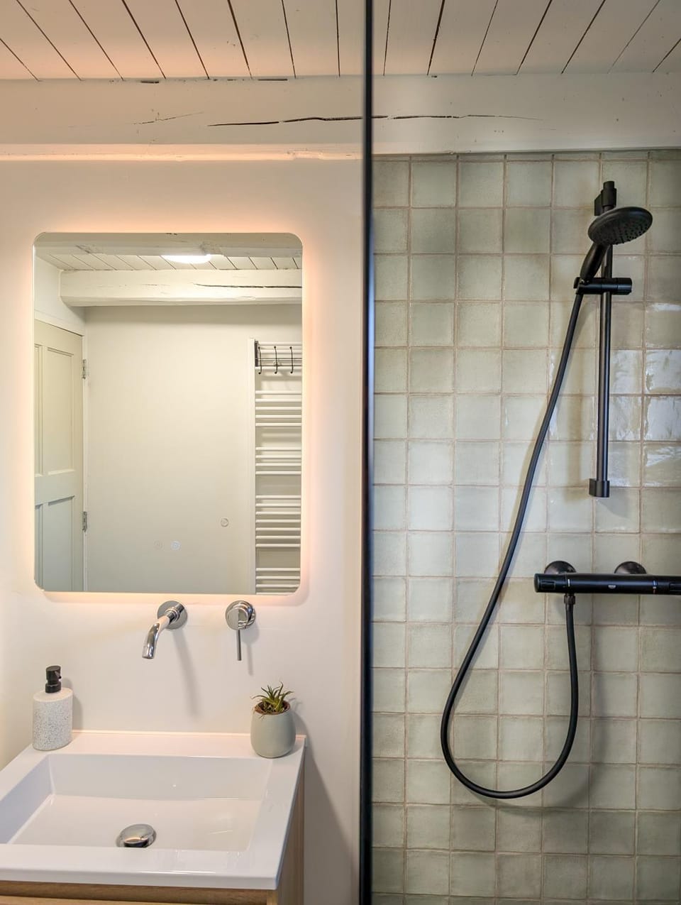 Shower, Bathroom, towels