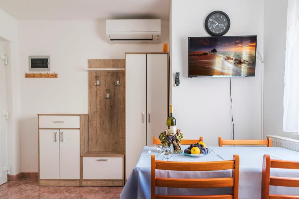TV and multimedia, Dining area
