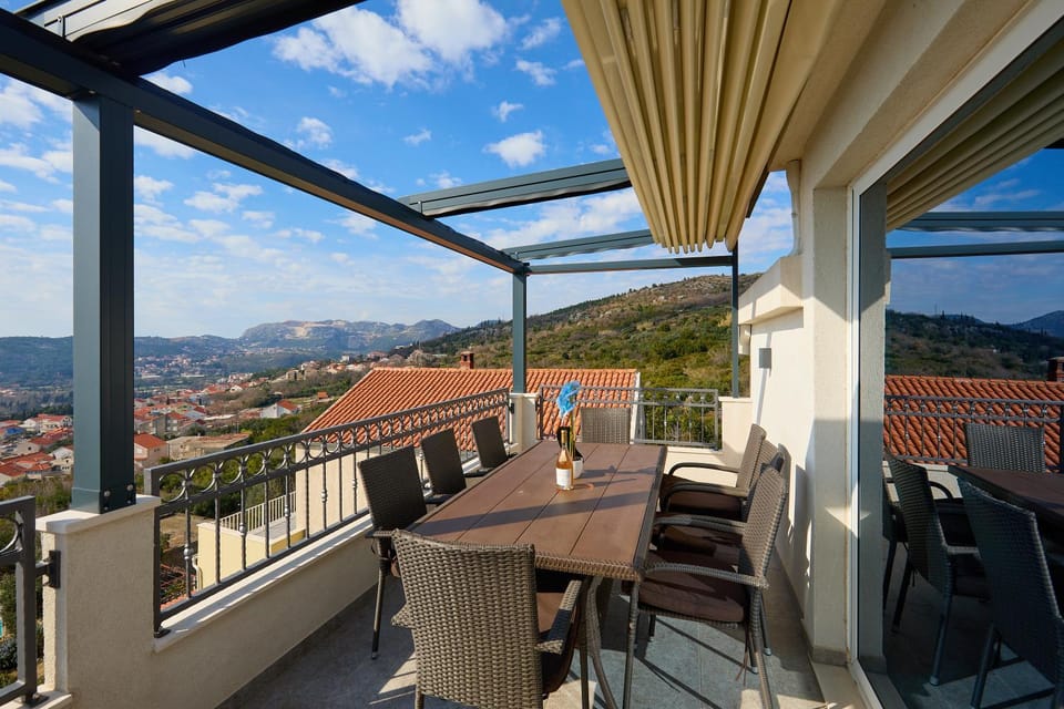 View (from property/room), Balcony/Terrace, Seating area