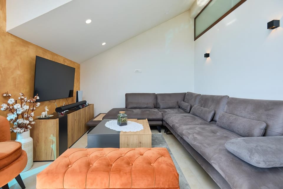 TV and multimedia, Living room, Seating area