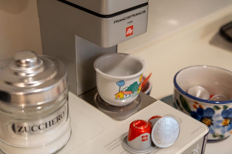 Coffee/tea facilities, Kitchen or kitchenette