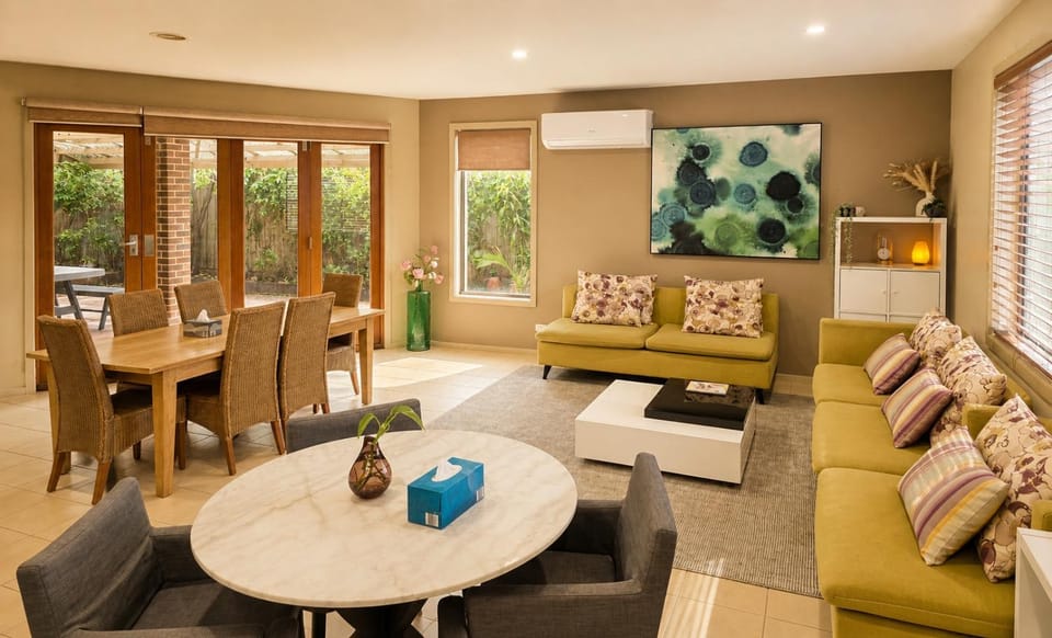 Living room, Dining area