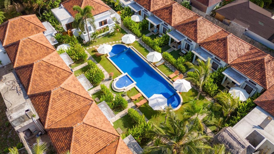 Property building, Bird's eye view, Pool view, Swimming pool