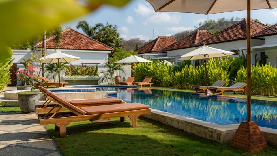 Property building, Garden, View (from property/room), Garden view, Pool view, Swimming pool, sunbed