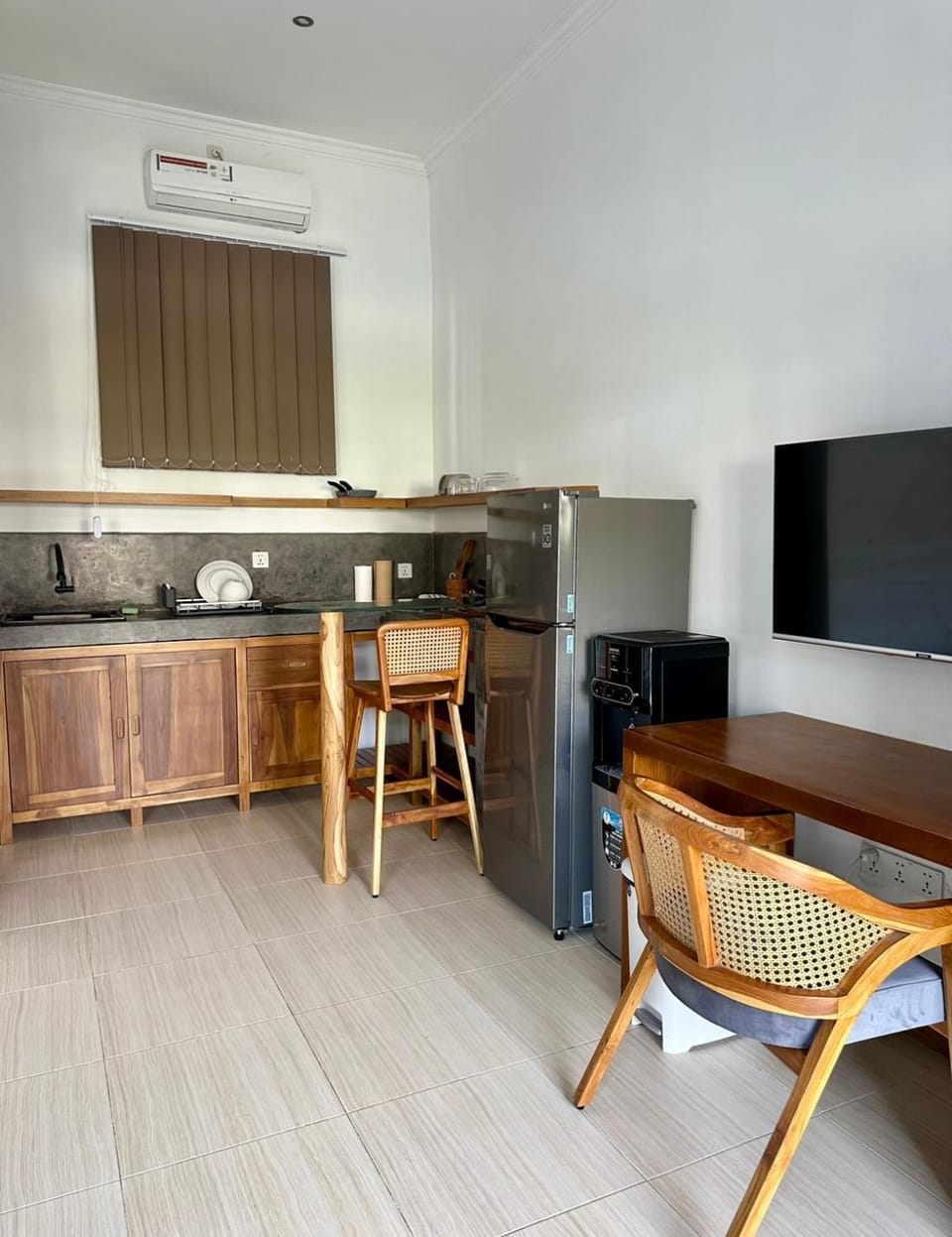 Communal lounge/ TV room, TV and multimedia, Kitchen or kitchenette, Seating area, air conditioner