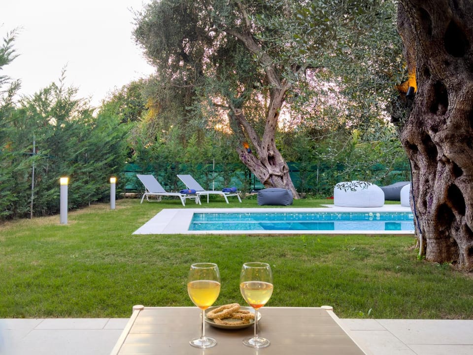 Garden, Swimming pool