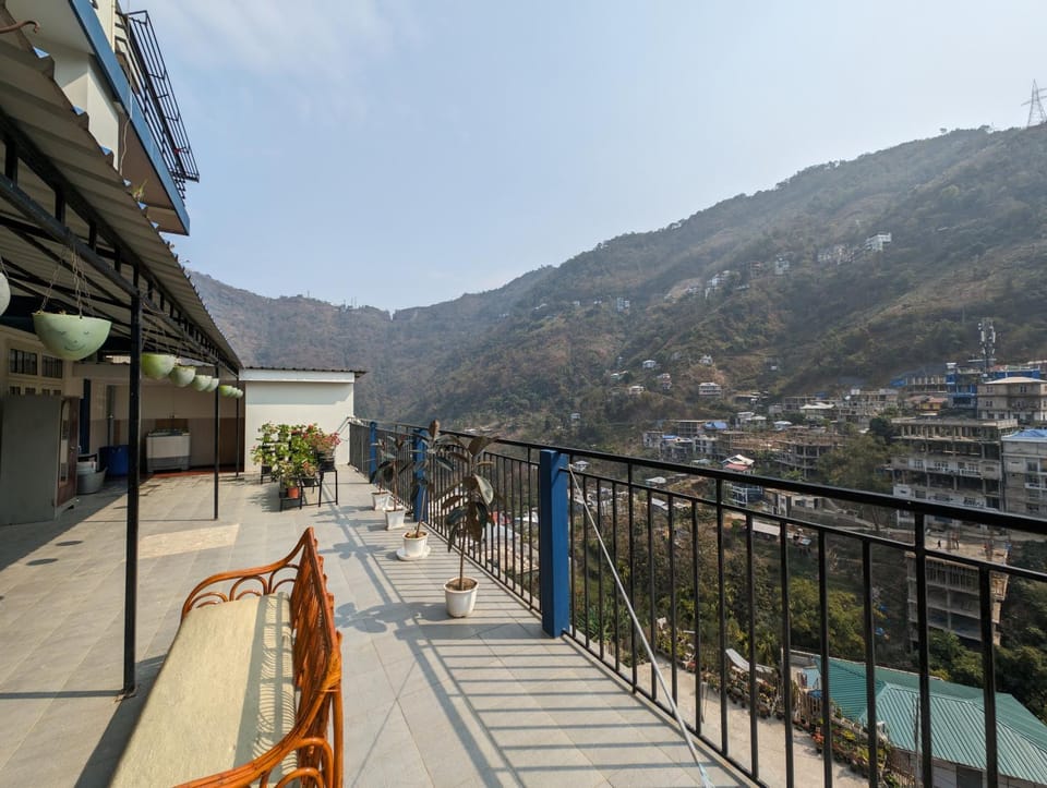 Property building, Nearby landmark, Day, Natural landscape, View (from property/room), Balcony/Terrace, Mountain view
