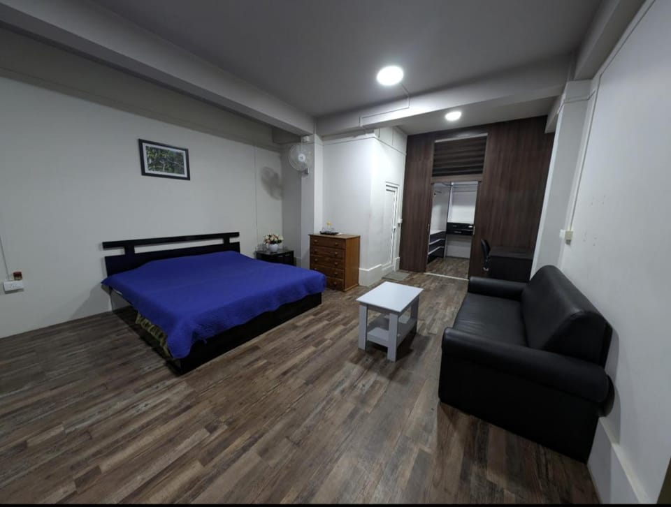 Bed, Photo of the whole room, Seating area, Bedroom