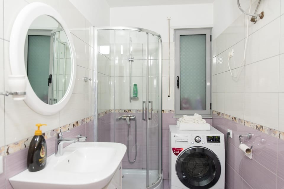 Toilet, Bathroom, washing machine