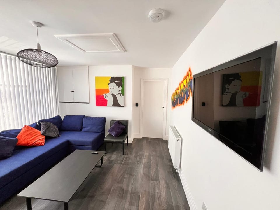 TV and multimedia, Living room, Seating area
