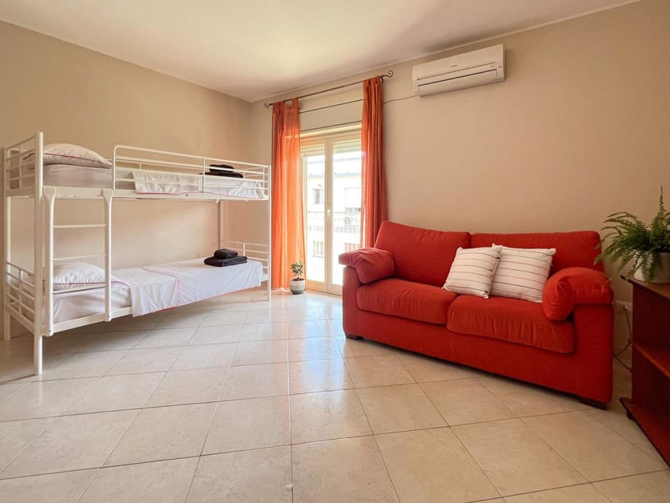 Bedroom, bunk bed