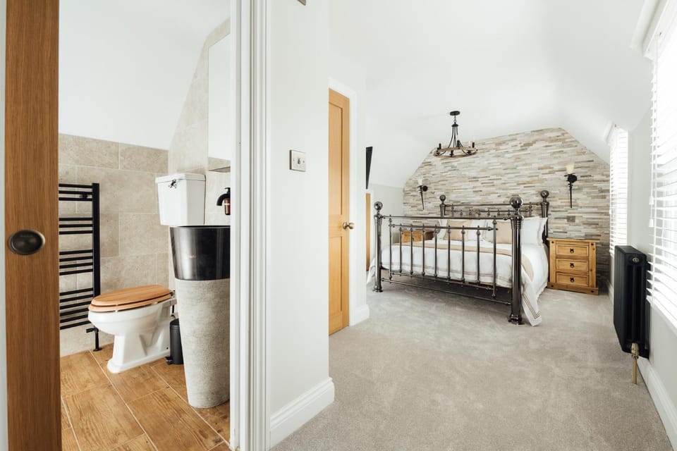 Bathroom, Photo of the whole room, Bedroom