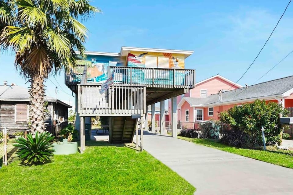 Galveston Beach House Family/Pet Friendly House in Galveston Island