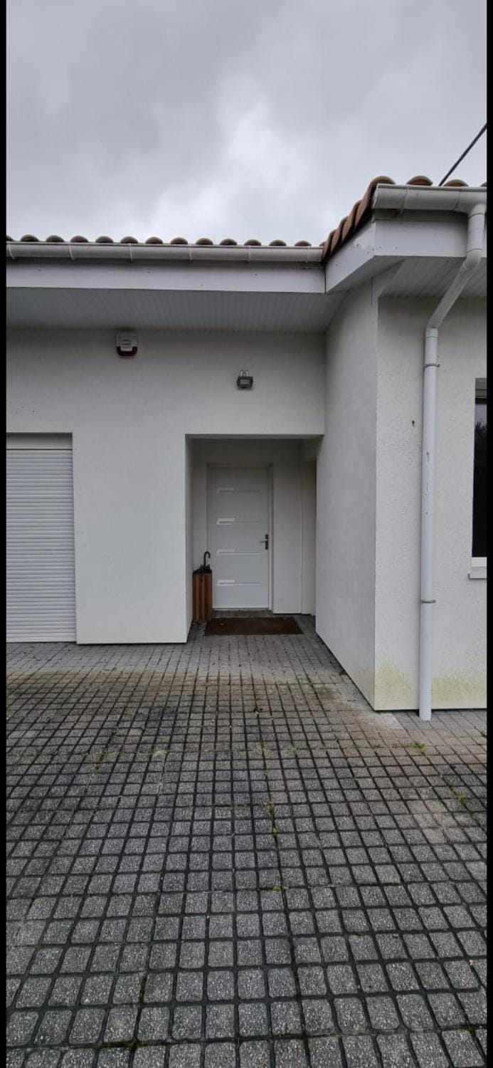Belle chambre privée avec douche et toilette indépendantes dans une magnifique villa Vacation rental in Andernos-les-Bains