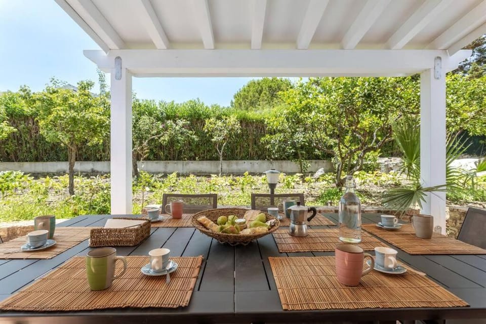 Patio, Day, Garden, Dining area, Garden view