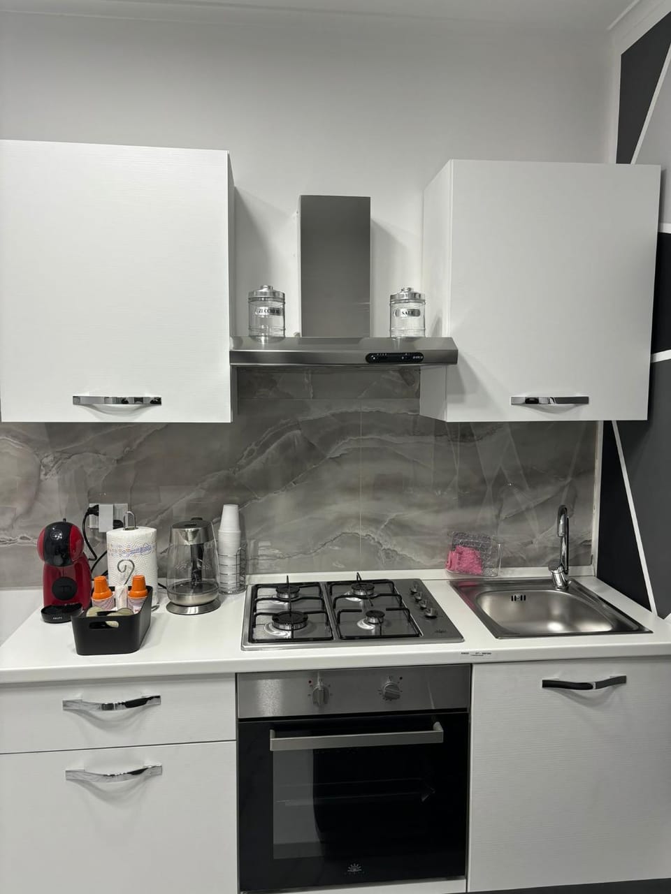 Kitchen or kitchenette, pet friendly, stove