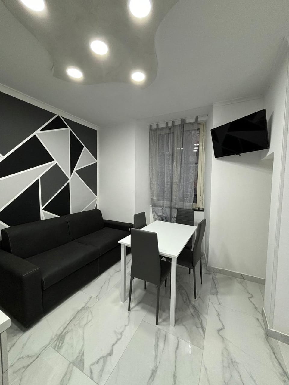 Communal lounge/ TV room, TV and multimedia, Living room, Seating area, Dining area