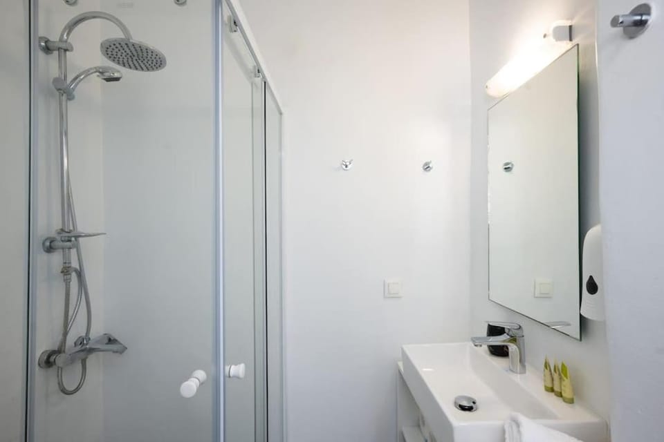 Shower, Bathroom, towels