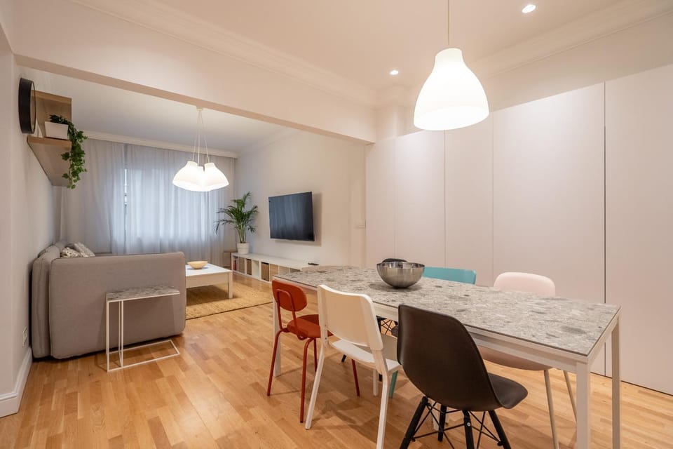 TV and multimedia, Living room, Seating area, Dining area
