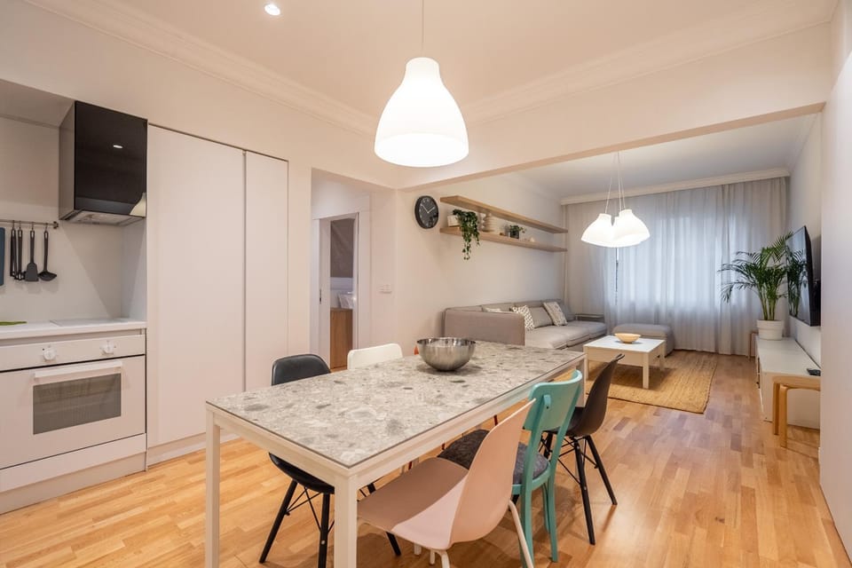 Living room, Seating area, Dining area, stove
