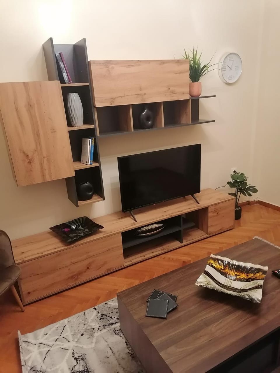Communal lounge/ TV room, TV and multimedia, Living room, Seating area, Evening entertainment