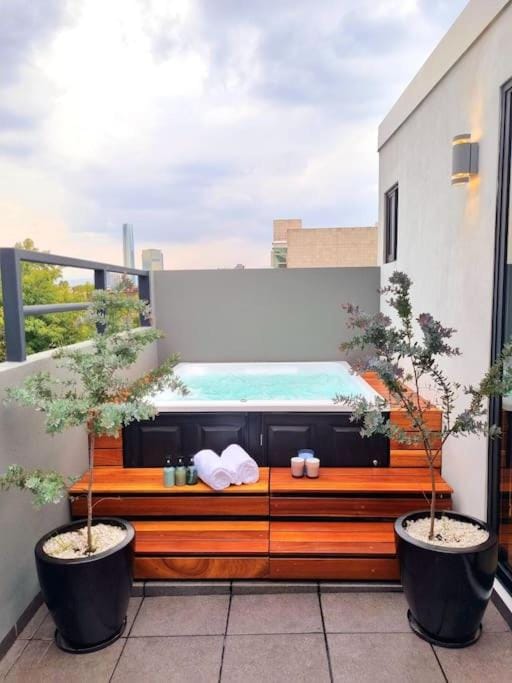 Jacuzzi para momentos especiales con AC Apartment in Mexico City