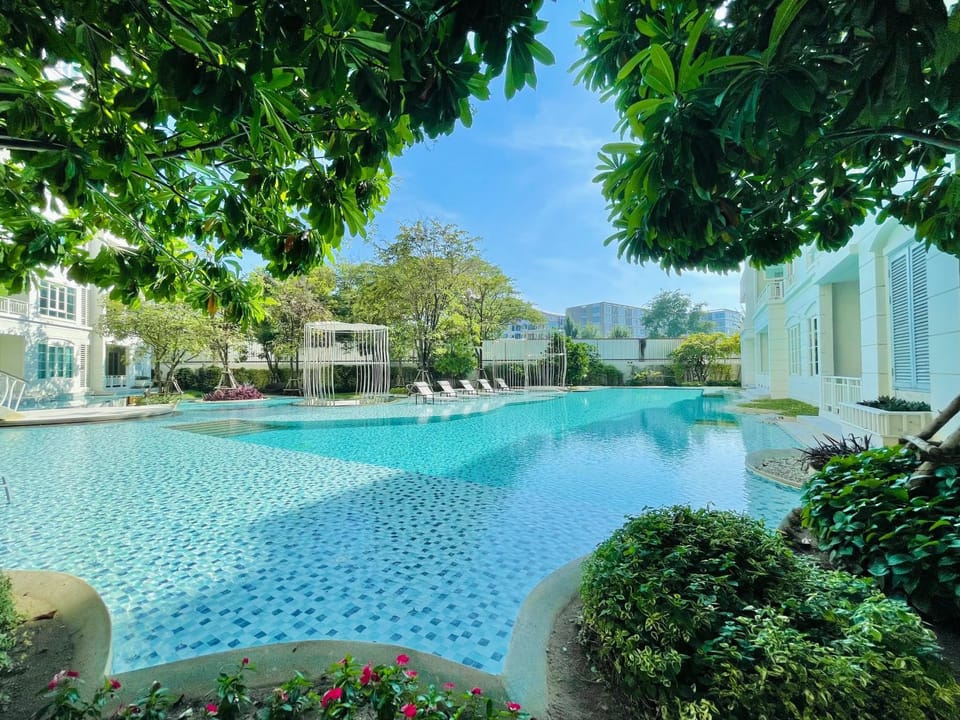 Property building, Pool view, Swimming pool, sunbed