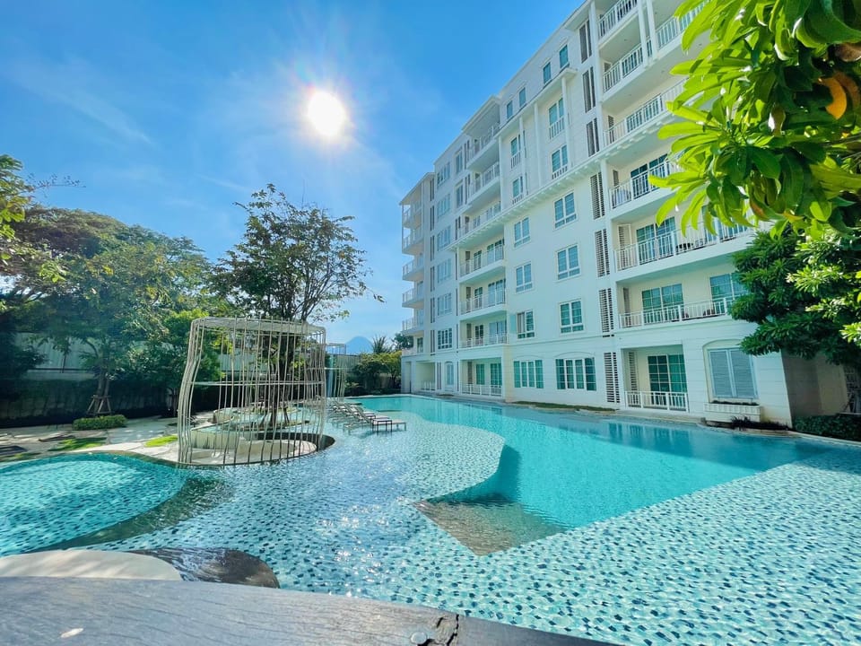 Property building, Garden, Garden view, Pool view, Swimming pool, sunbed