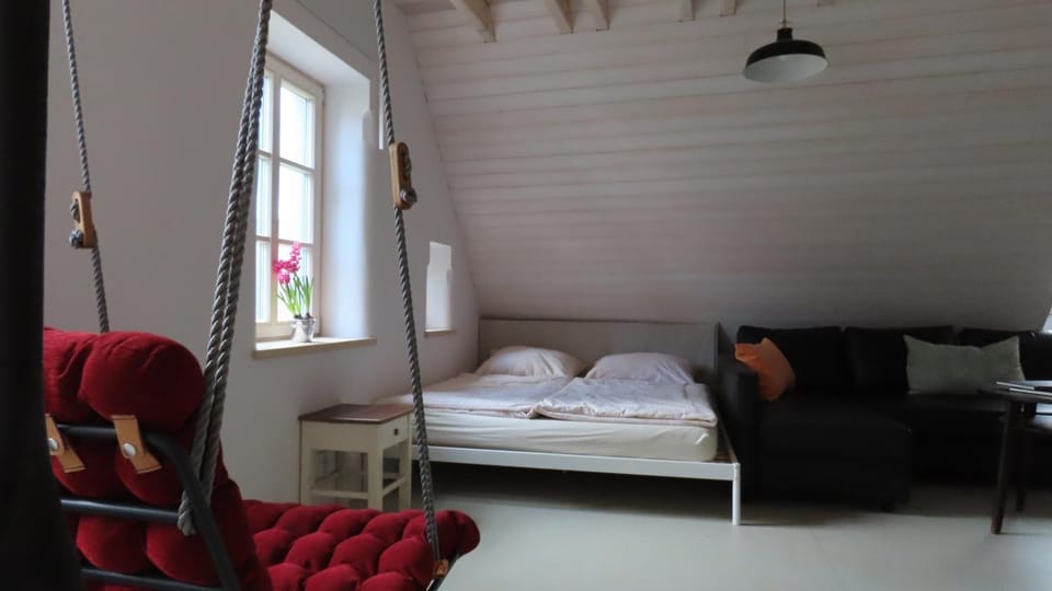 Bed, TV and multimedia, Living room, Seating area