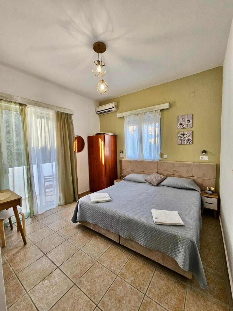 Bed, Bedroom, air conditioner