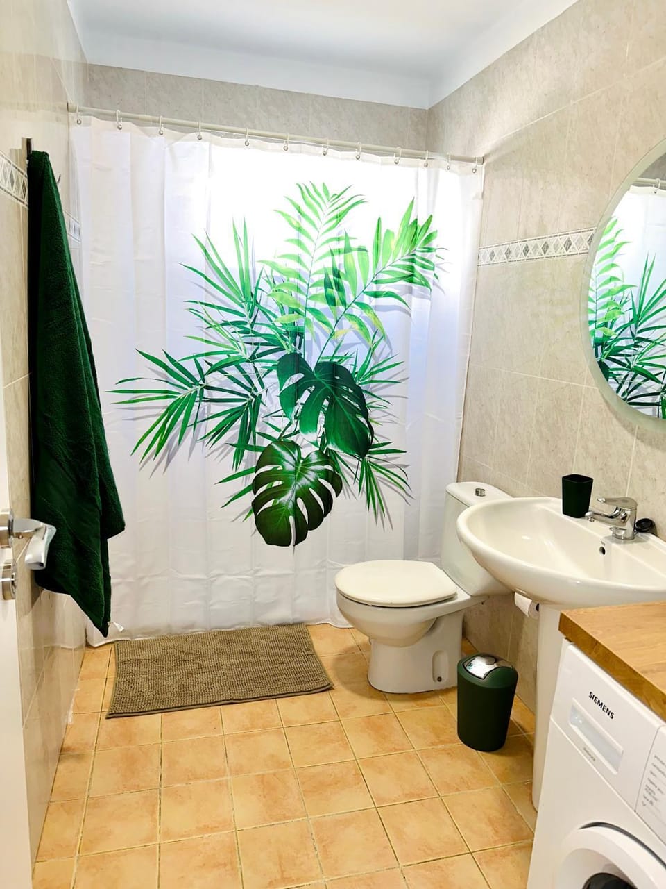 Shower, Toilet, Bathroom, towels, washing machine