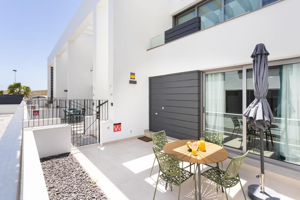 Off site, Balcony/Terrace