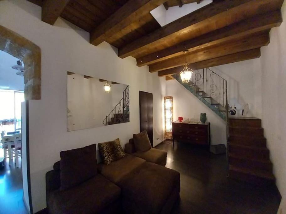 Living room, Photo of the whole room