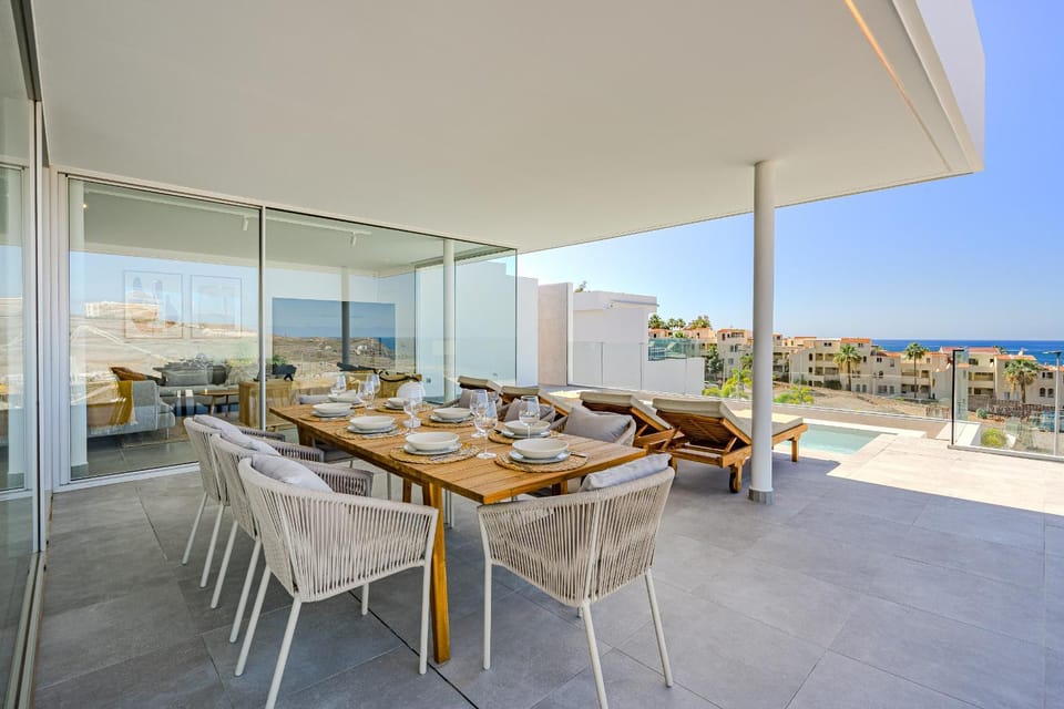 Natural landscape, Balcony/Terrace, Dining area, Pool view, Sea view