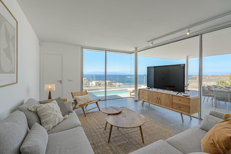 Natural landscape, TV and multimedia, Living room, Pool view, Sea view