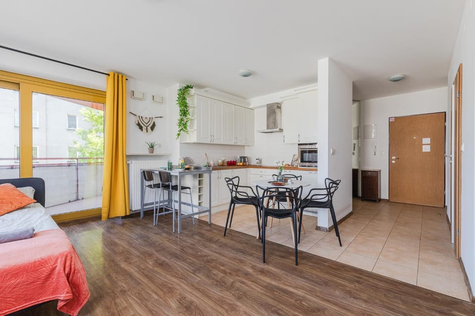 Kitchen or kitchenette, Dining area, oven, stove
