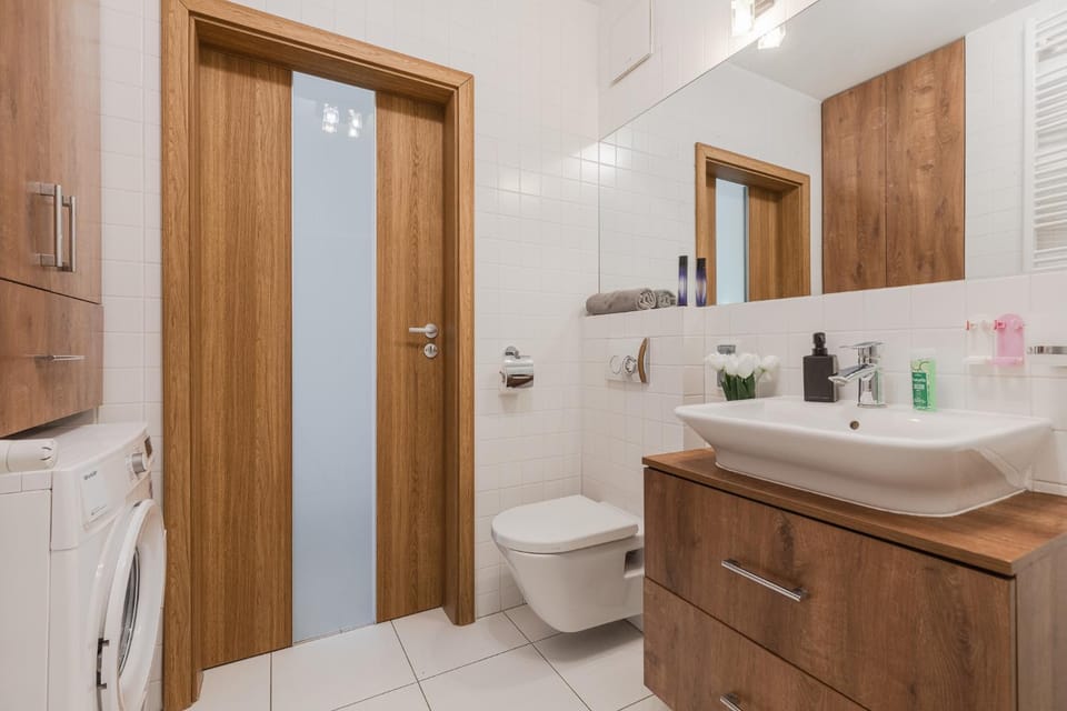 Toilet, Bathroom, towels