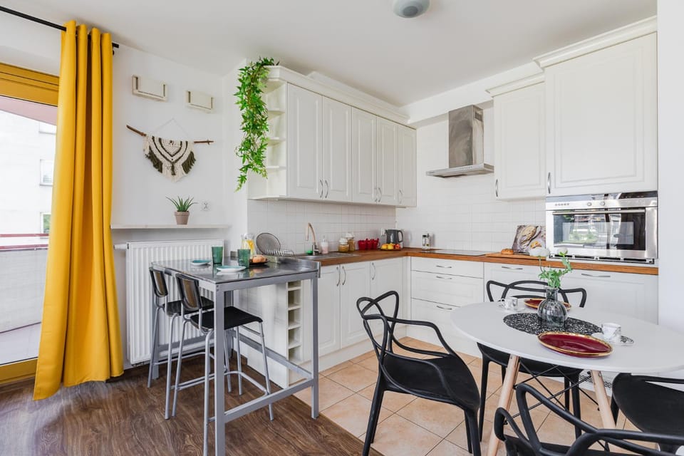 Kitchen or kitchenette, Dining area, oven, stove