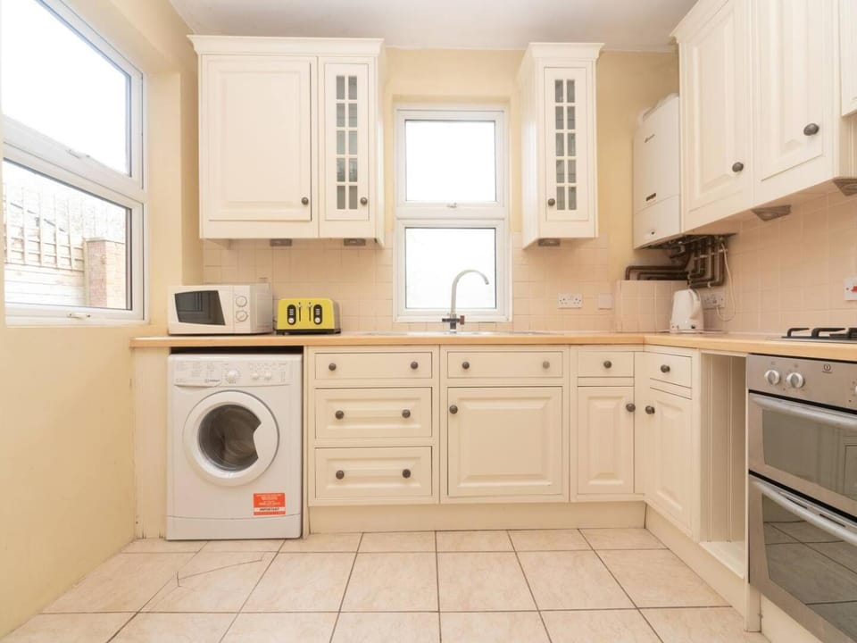 Kitchen or kitchenette, Other, oven, stove, washing machine
