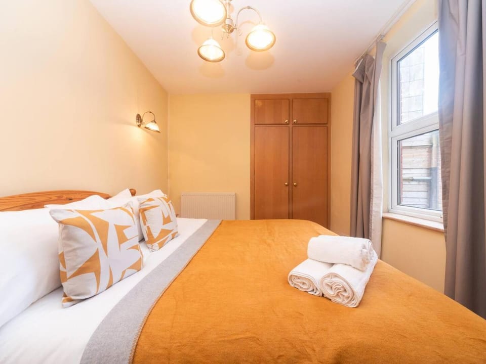 Bed, Other, Photo of the whole room, Bedroom, towels, wardrobe