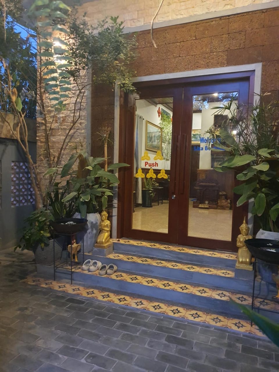 Facade/entrance