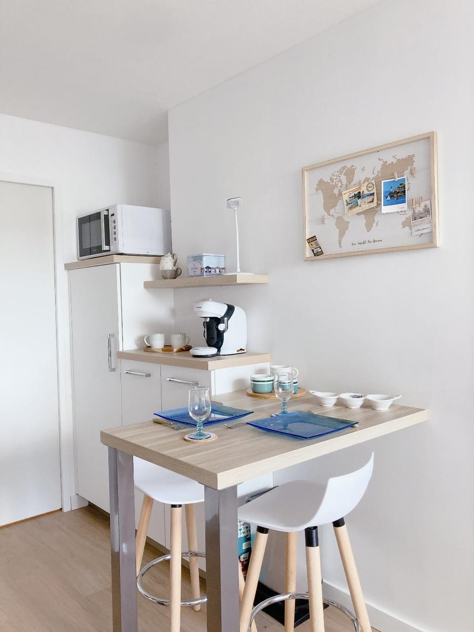 Dining area, Meals