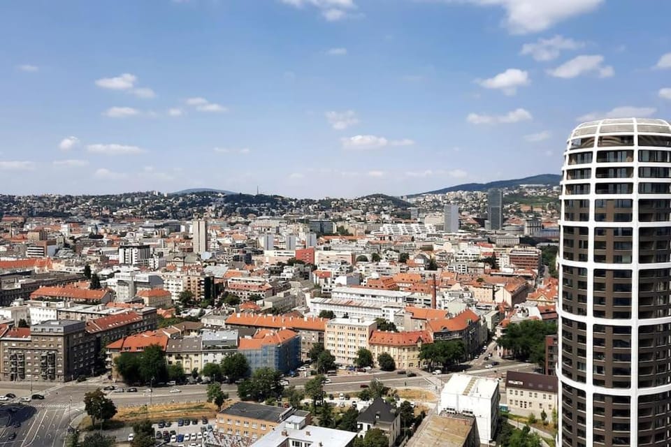 City view, Location