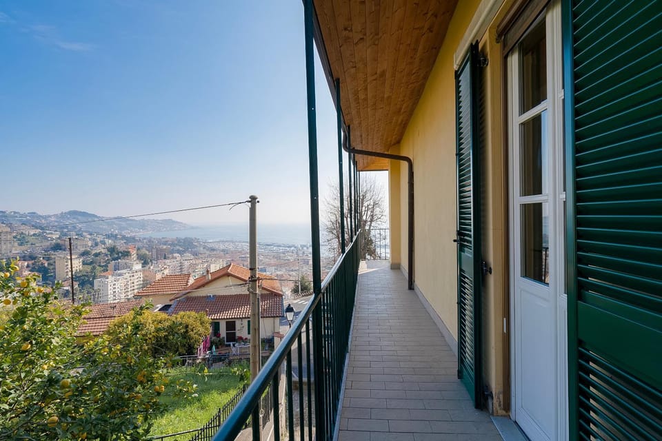 View (from property/room), Balcony/Terrace, City view, Sea view