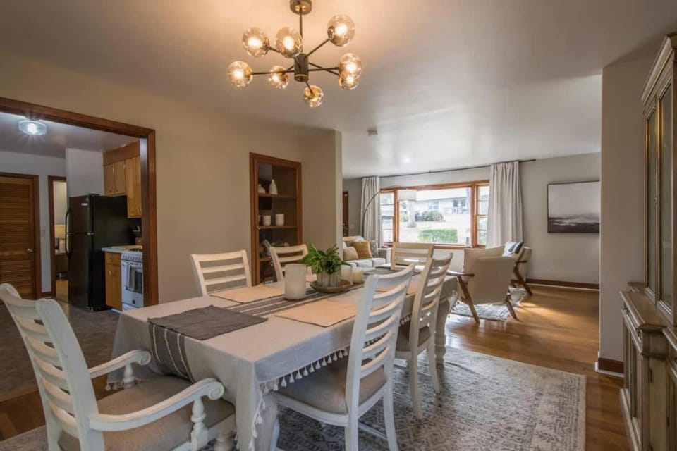 Pet-Friendly Retreat~$375 Free Activities Daily House in Hendersonville